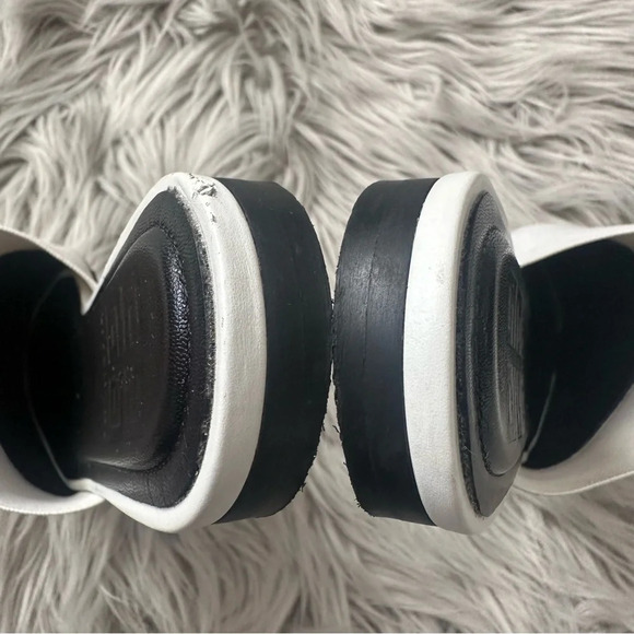 GIVENCHY Bedford 4G Logo White Leather Flats
Mules Size 37 - Picture 10 of 13